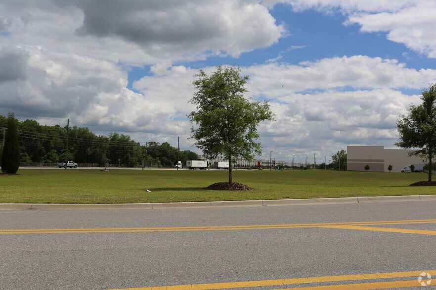 More Photos Of 201 S County Line Rd, Plant City Unknown For Lease