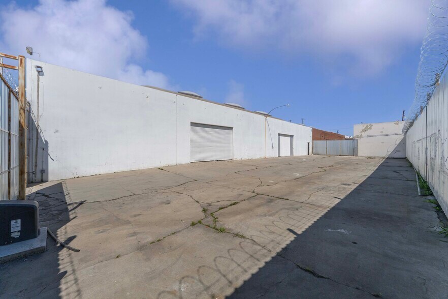 More Photos Of 15610 S Main St, Gardena Distribution For Sale