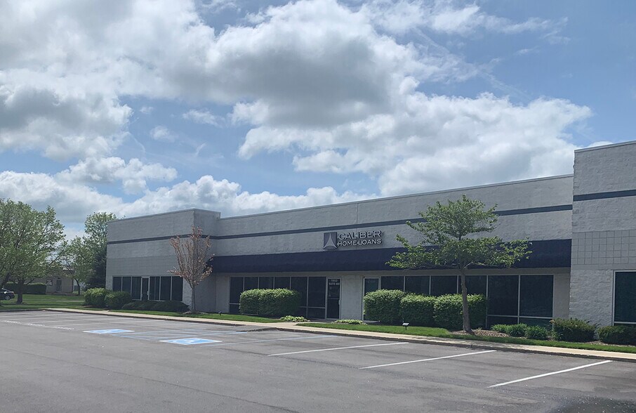 More Photos Of 10022 Lantern Rd, Fishers Flex For Sale