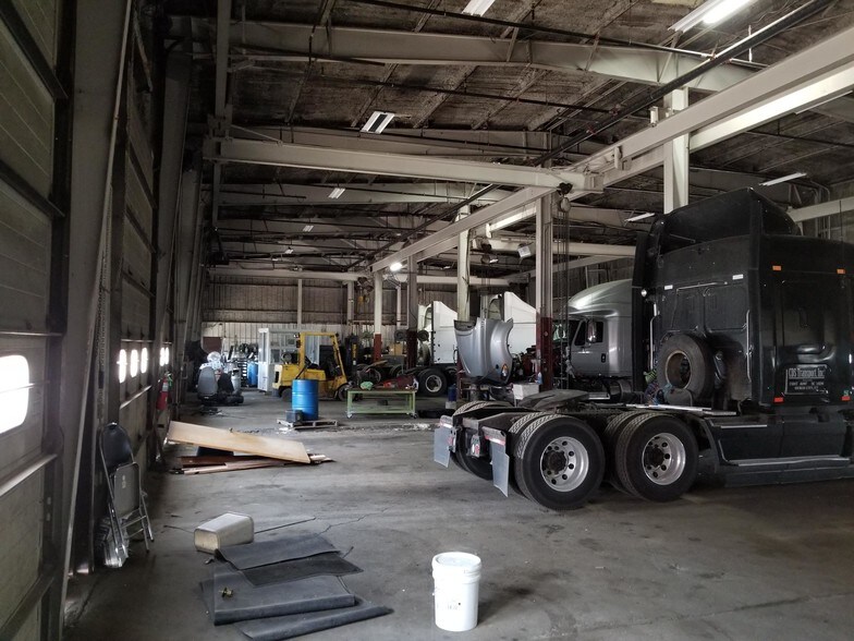 More Photos Of 310 W 162nd St, South Holland Manufacturing For Lease