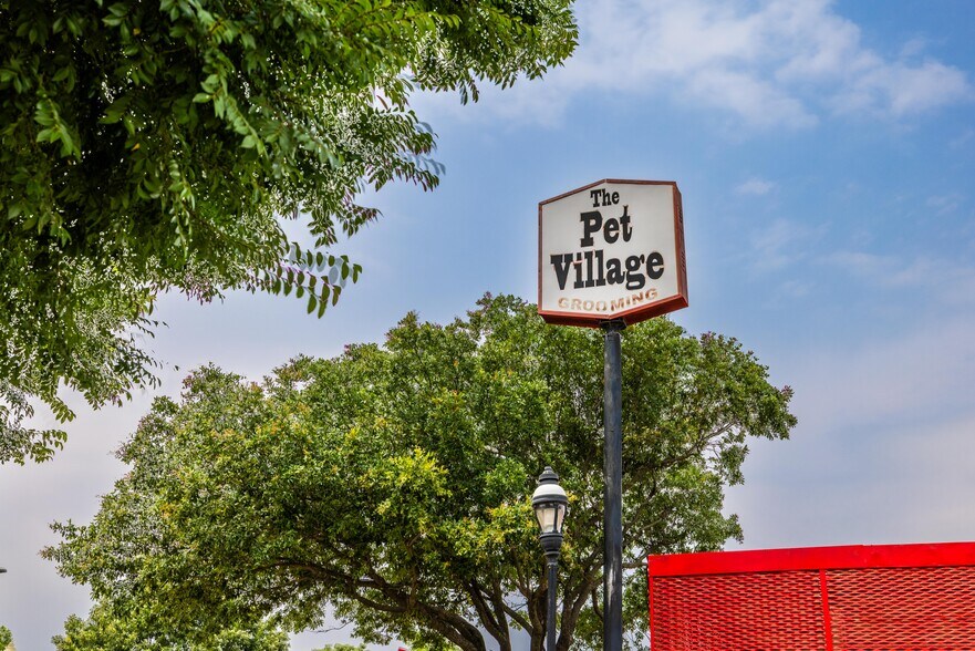 More Photos Of 200 N Main St, Duncanville Storefront Retail Office For Sale