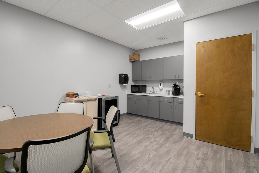 More Photos Of 75 Earhart Dr, Amherst Unknown For Lease