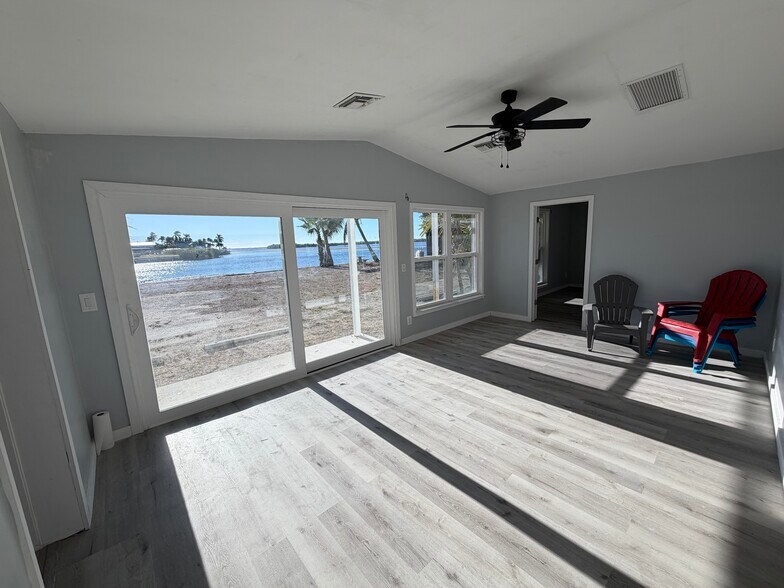 More Photos Of 4707 Pine Island Rd NW, Matlacha Office For Sale