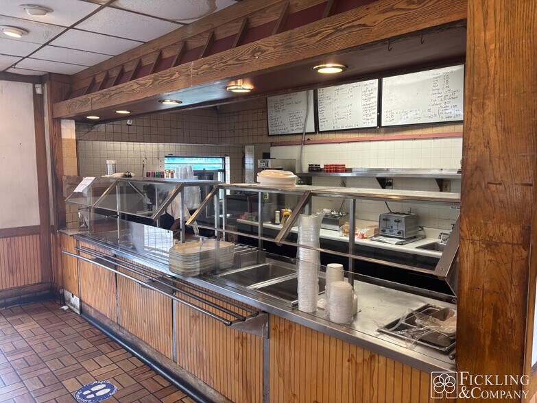 More Photos Of 1665 SE Jonesboro Rd, Atlanta Restaurant For Sale