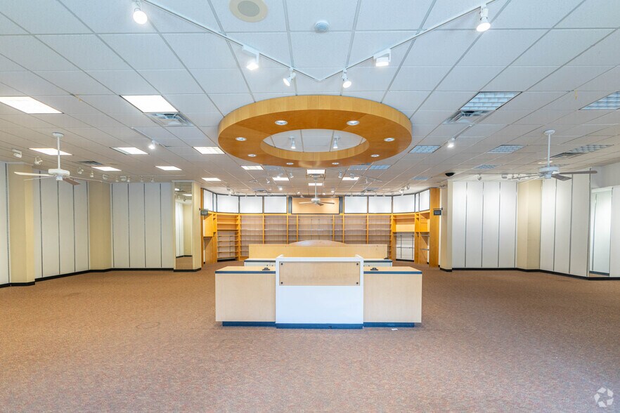 More Photos Of 75 State Route 15, Lafayette Unknown For Lease