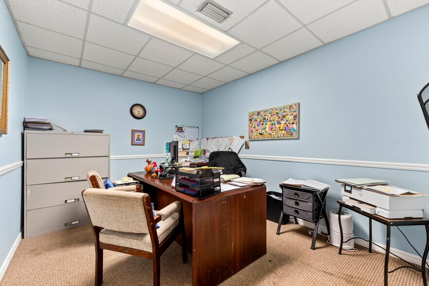 More Photos Of 900 SE Ocean Blvd, Stuart Office For Sale