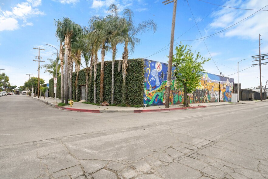 Primary Photo Of 21328 Hart St, Canoga Park Warehouse For Lease