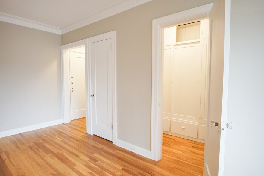 More Photos Of 1638 SE 12th Ave, Portland Apartments For Sale