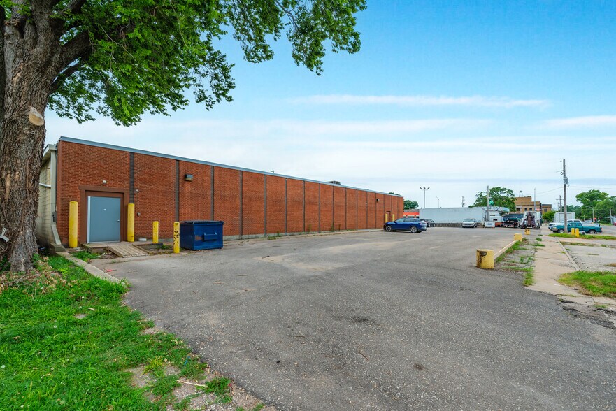 More Photos Of 409 N Buckeye Ave, Abilene Freestanding For Lease