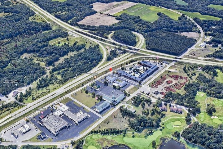 More Photos Of 833 N Frontage Rd, Wisconsin Dells Hotel For Sale