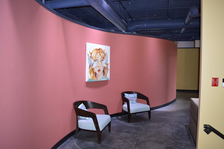 More Photos Of 150 Chippewa Rd, Sherwood Park Flex For Sale