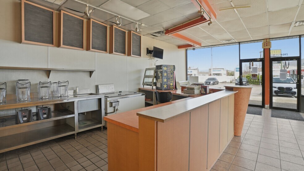 More Photos Of 2882-2904 Long Beach Rd, Oceanside Freestanding For Lease