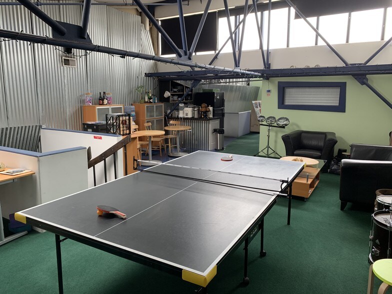 More Photos Of 1825 Stanford St, Santa Monica Research And Development For Lease