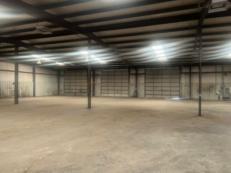 More Photos Of 5152 US Highway 271, Tyler Showroom For Sale