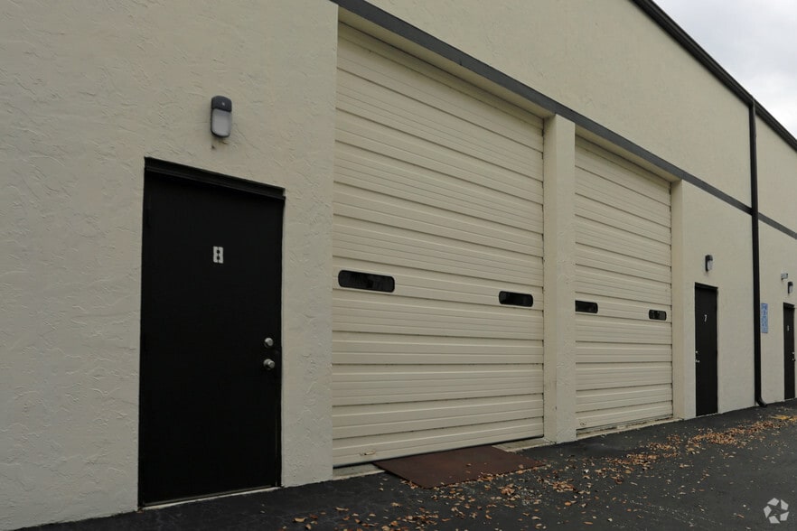 More Photos Of 10180 Riverside Dr, Palm Beach Gardens Warehouse For Lease