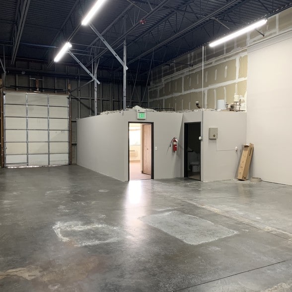 More Photos Of 6260 W 52nd Ave, Arvada Warehouse For Lease