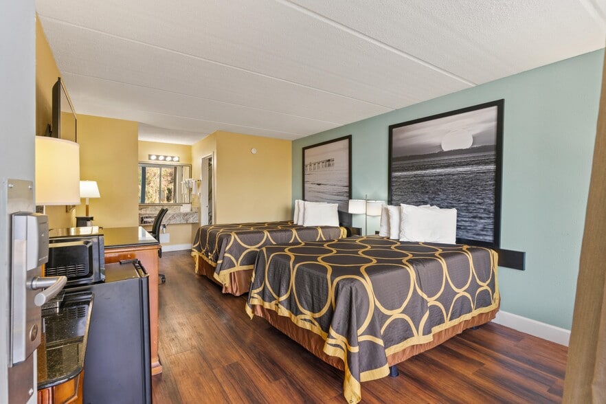 More Photos Of 1220 Boone Avenue Ext, Kingsland Hotel For Sale