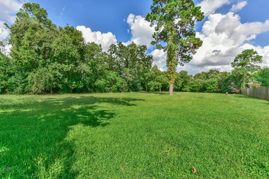More Photos Of 2818 W TC Jester Blvd, Houston Land For Sale
