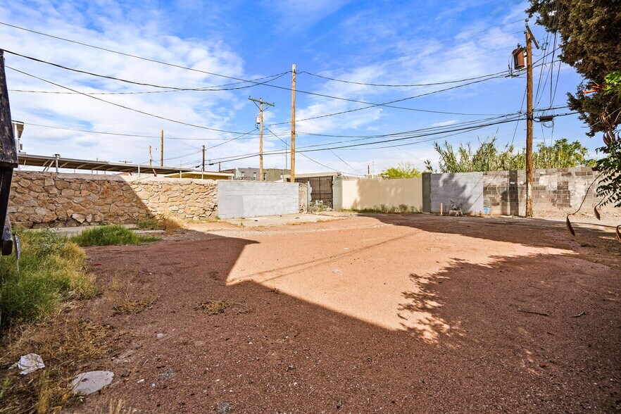 More Photos Of 2422 Montana Ave, El Paso Storefront Retail Office For Sale
