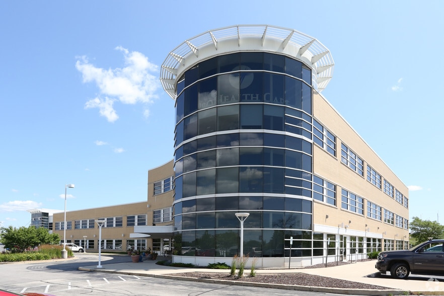 1185 Corporate Center Dr, Oconomowoc, WI 53066 Medical Office For