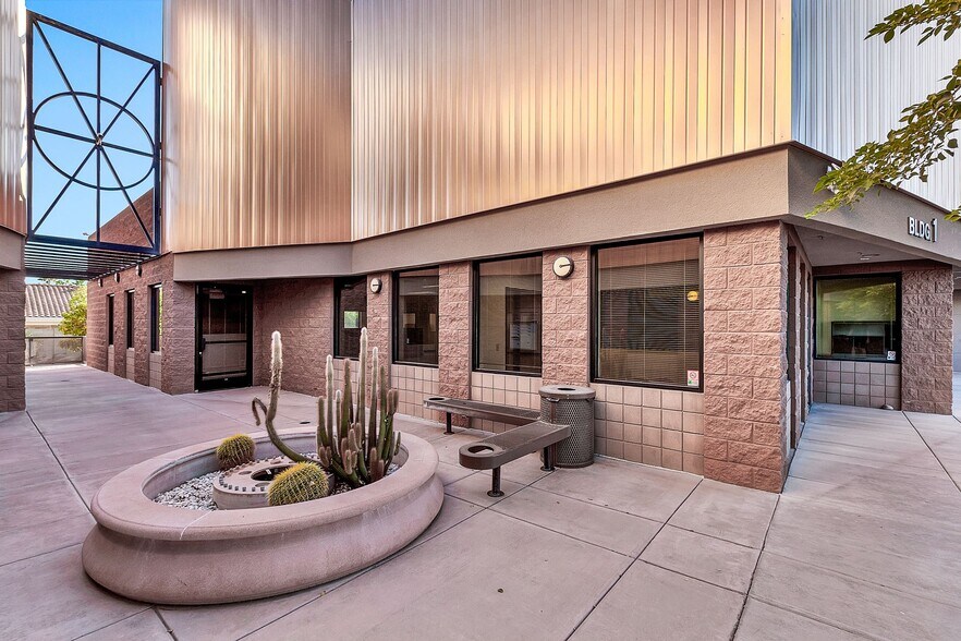 More Photos Of 4729 E Union Hills Dr, Phoenix Medical For Lease