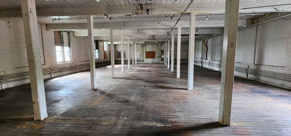 More Photos Of 1669 Thomaston Ave, Waterbury Manufacturing For Lease