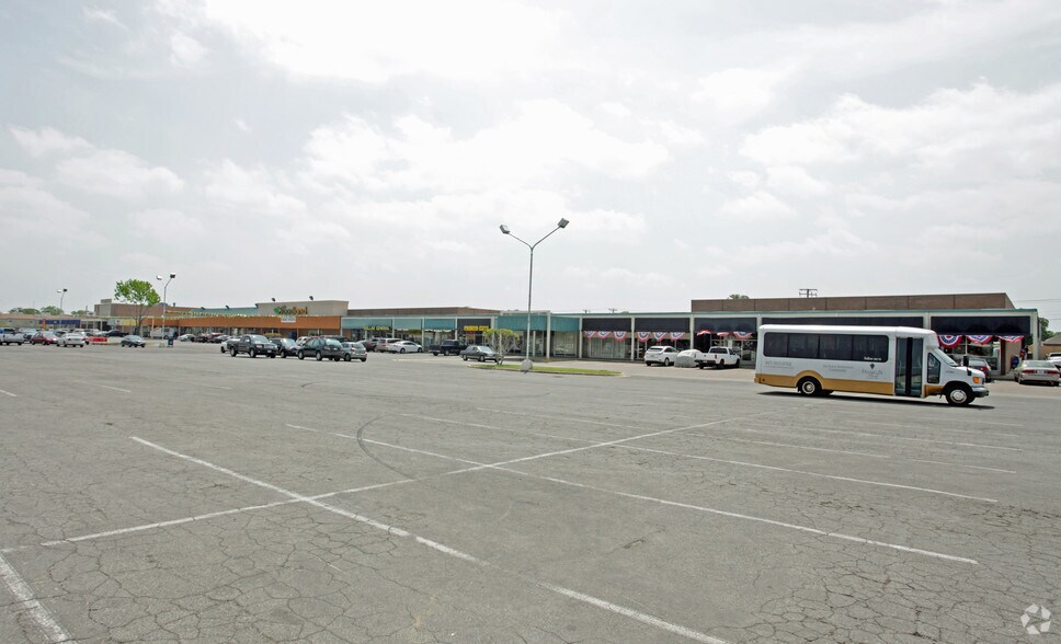 More Photos Of 304-514 E Pipeline Rd, Hurst Unknown For Lease