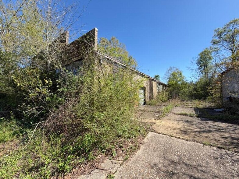 More Photos Of 206 E 2nd St, Deridder Industrial For Sale