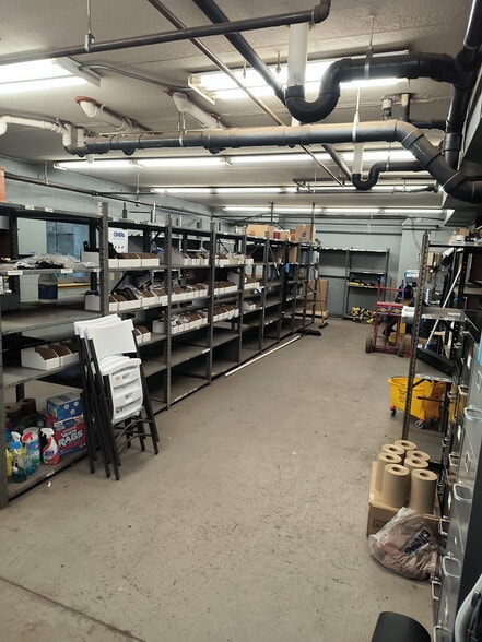 More Photos Of 5211 Oster Rd, Sheffield Village Truck Terminal For Lease