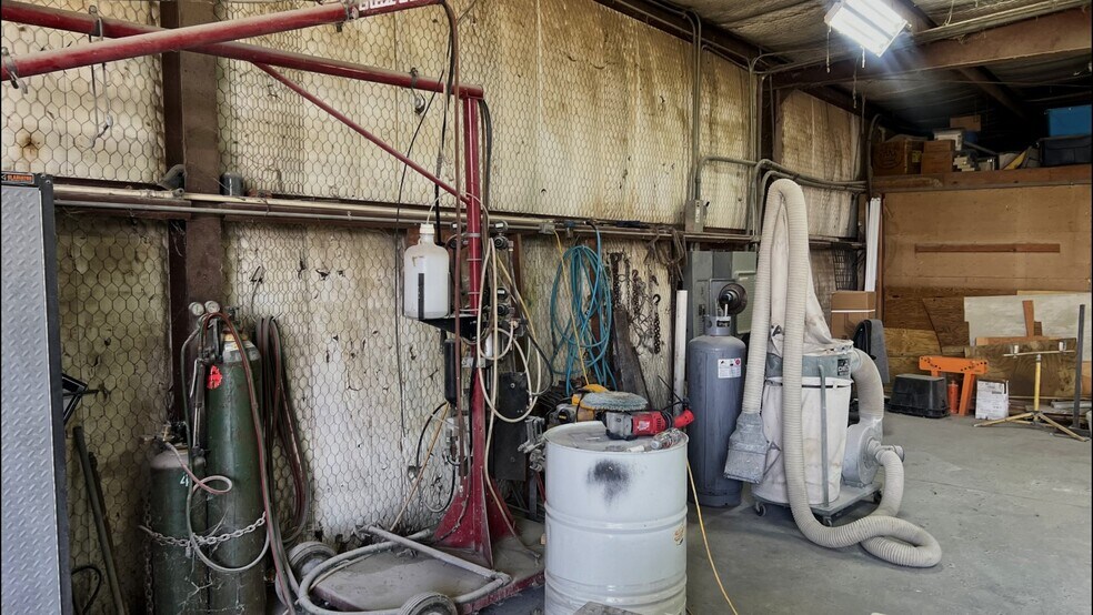 More Photos Of 2618 W Main St, Gun Barrel City Storefront For Sale