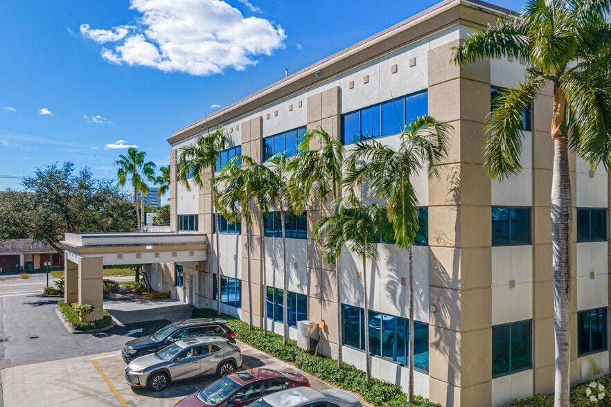 More Photos Of 20950 NE 27th Ct, Miami Medical For Lease