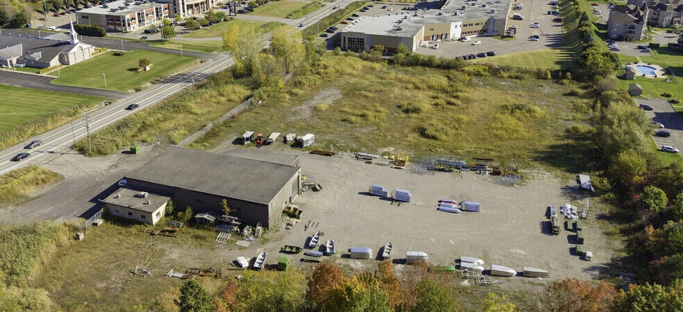 More Photos Of 6921 Boul Pierre-Bertrand, Québec Land For Sale