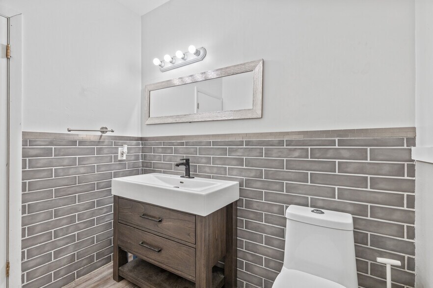 More Photos Of 7161 N 43rd St, Milwaukee Office For Sale