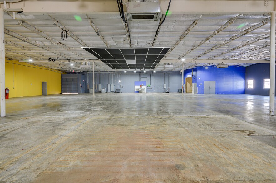 More Photos Of 3300 Lawnwood St, Fort Worth Warehouse For Sale