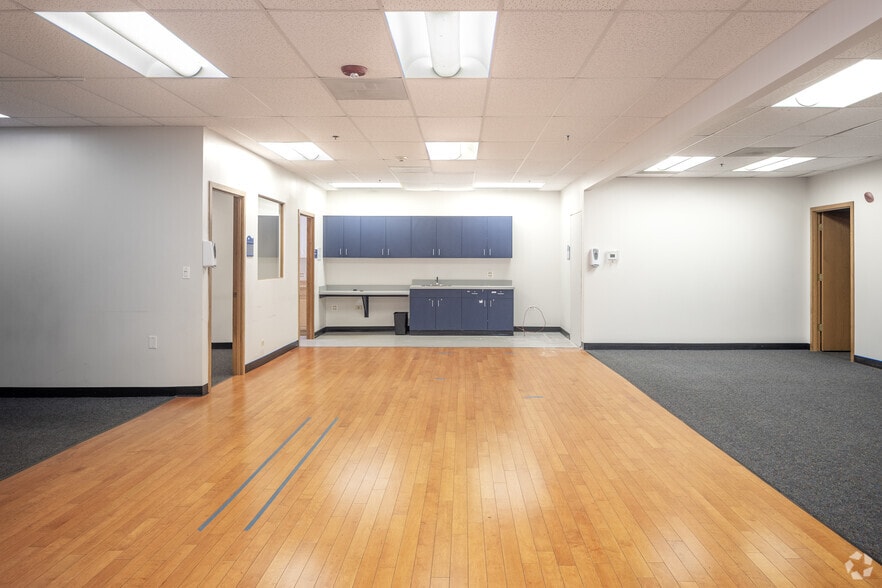 More Photos Of 3105 N Wilke Rd, Arlington Heights Medical For Sale