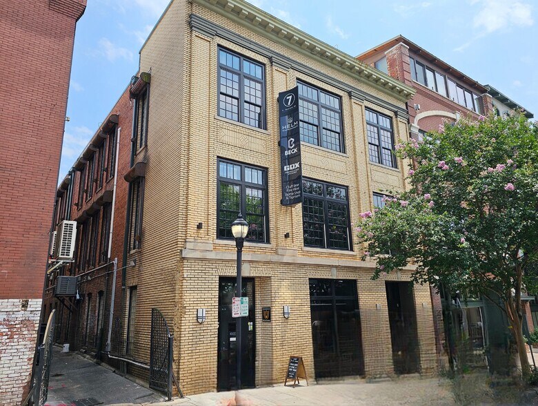 More Photos Of 7 S Laurens St, Greenville Office For Sale