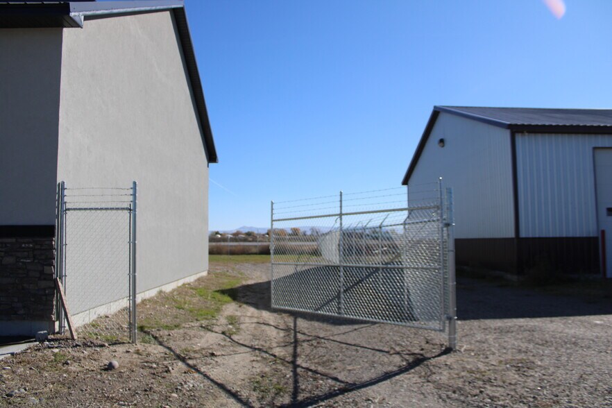 More Photos Of 57 W 465 N, Blackfoot Light Manufacturing For Lease