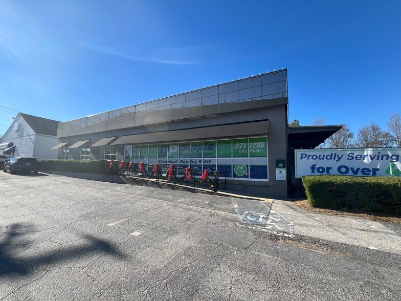 More Photos Of 211 N Pleasantburg Dr, Greenville Light Manufacturing For Lease