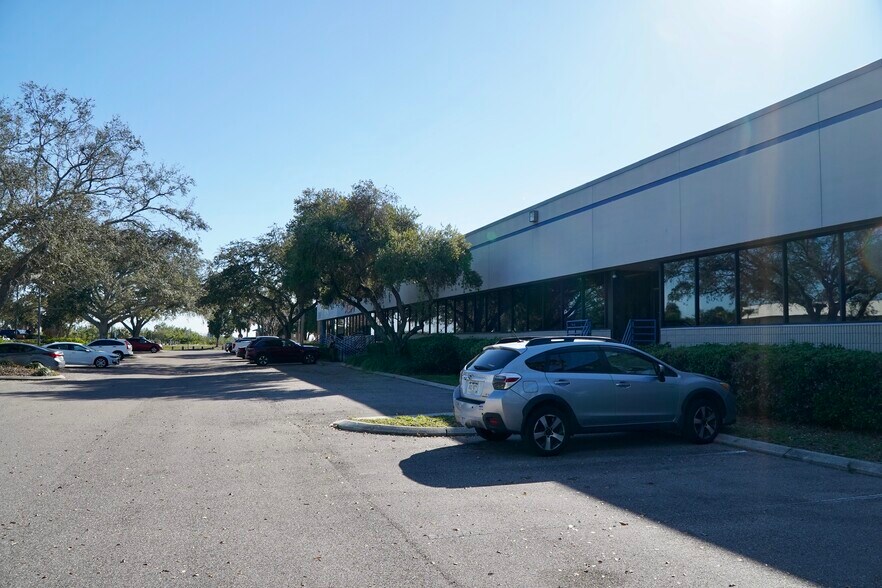 More Photos Of 5850 W Cypress St, Tampa Office For Lease