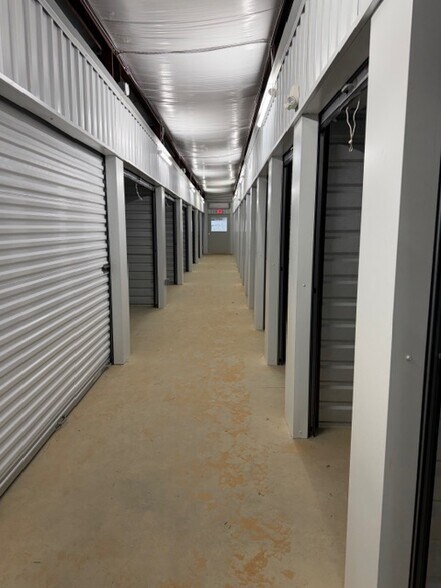 More Photos Of 105 Sunset, Malakoff Specialty For Sale