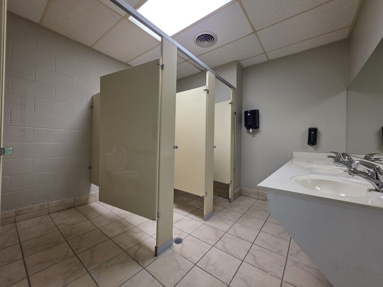 More Photos Of 404 St Andrews Dr, Greenville Office For Lease