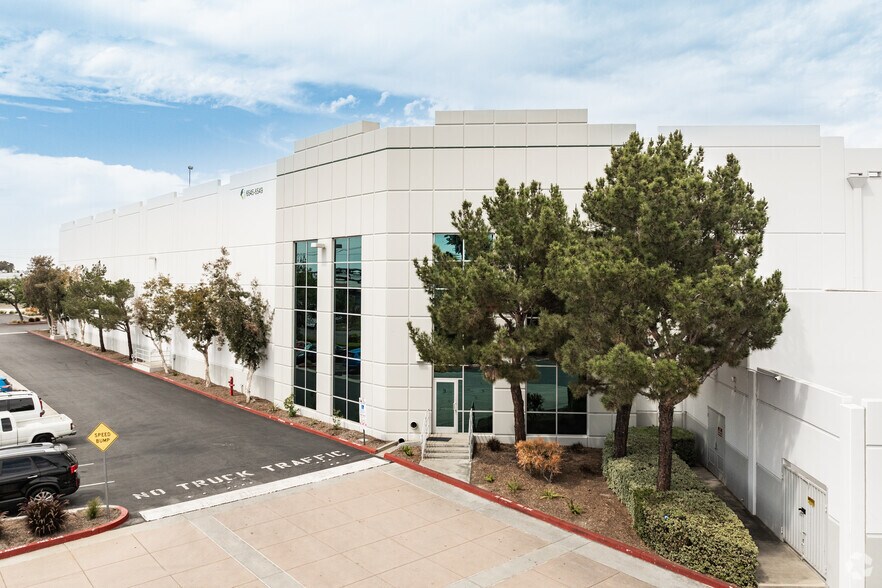 More Photos Of 6545-6549 Caballero Blvd, Buena Park Distribution For Lease