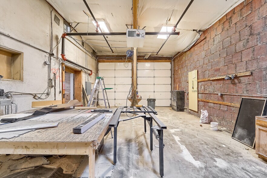 More Photos Of 611 2nd Ave, Longmont Showroom For Sale