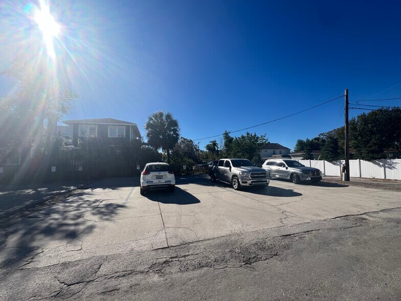 More Photos Of 2108 W Kennedy Blvd, Tampa Freestanding For Sale