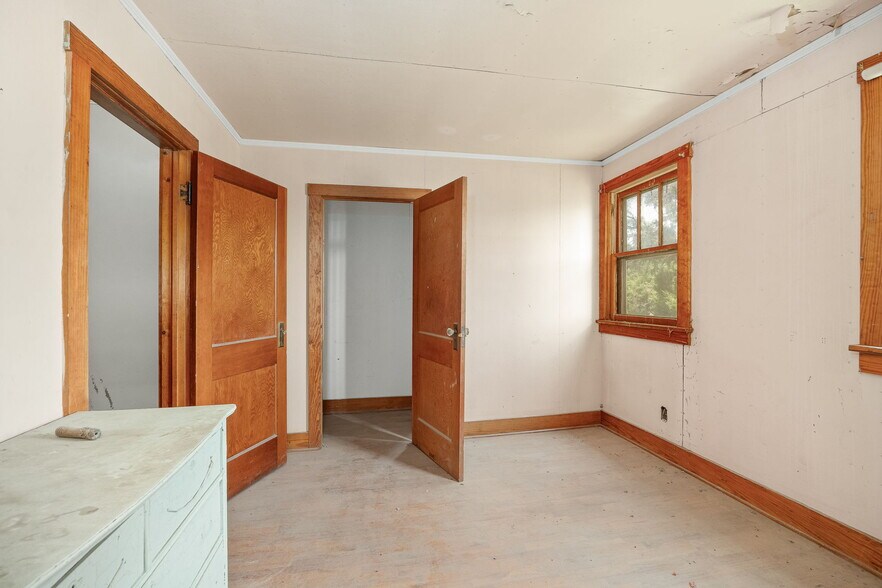 More Photos Of 802 E Nodaway St, Oregon Flex For Sale