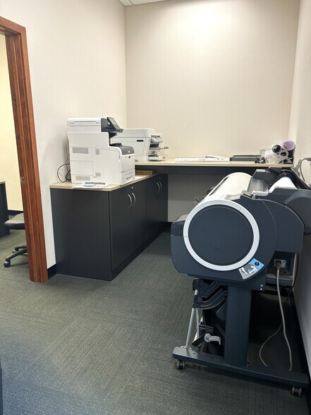 More Photos Of 6909 Seybold Rd, Madison Research And Development For Lease