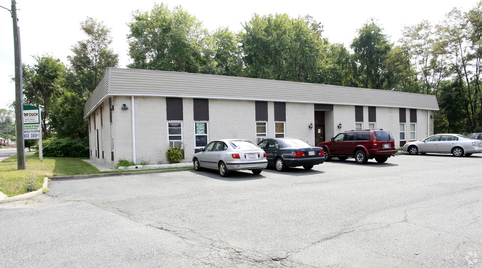 Primary Photo Of 17775 Main St, Dumfries Medical For Lease