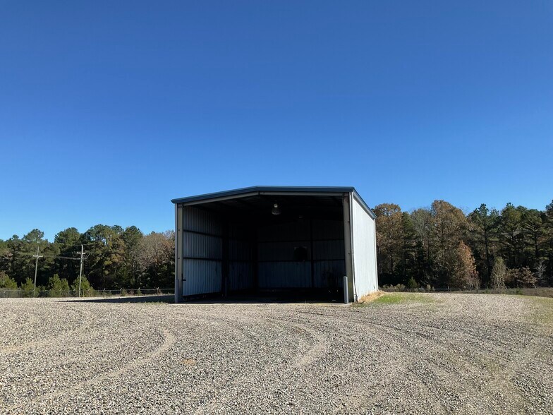 More Photos Of 211 Corporate Dr, Sibley Industrial For Lease
