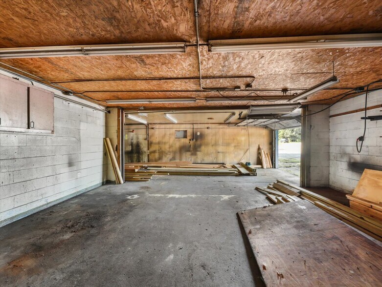 More Photos Of 2701 Pocola blvd, Pocola Industrial For Sale