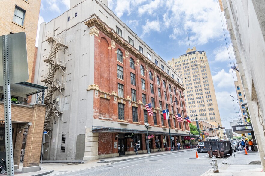 More Photos Of 600 Navarro St, San Antonio Office For Sale
